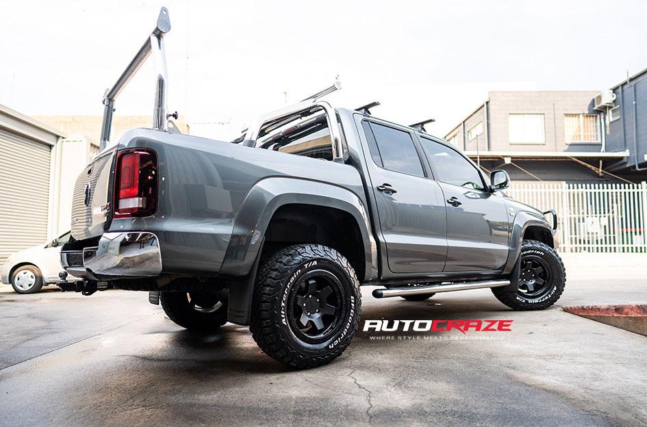 VOLKSWAGEN AMAROK SIX MATTE BLACK